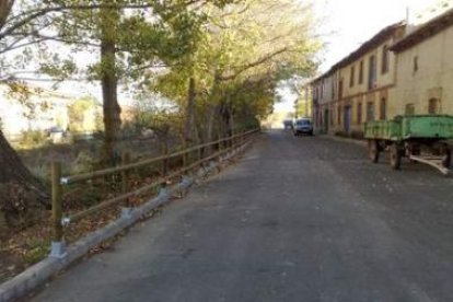 Imagen de la obra del vallado del puente en Castrotierra.