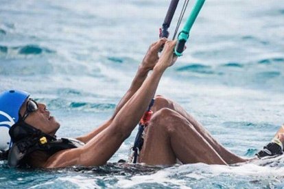 Barak Obama y Richard Branson, compiten en kitesurfing en Isla Mosquito (Islas Vírgenes).