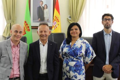 De la Puente, Julio Viejo, Elia Judith Martínez y Javier Fernández. DL