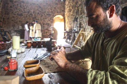 El castillo de Cornatel y sus inmediaciones acogerán diferentes talleres artesanos.