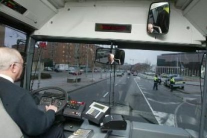 Uno de los autobuses de las nuevas líneas abiertas al público hace escasas semanas