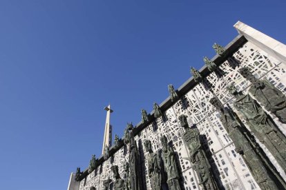 Portada del santuario de La Virgen del Camino.