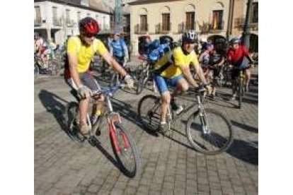 Algunos de los bomberos ponferradinos en el primer tramo de la marcha