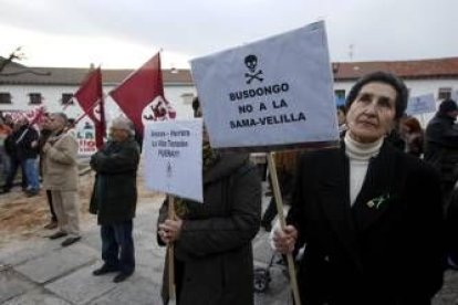 Última manifestación en Villamanín en contra del trazado de la línea de alta tensión Sama-Velilla