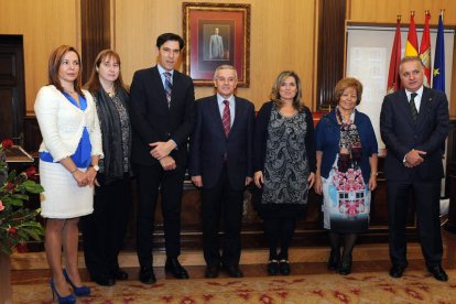 Álvarez, los hermanos Alija, Gutiérrez, Ester Fernández y su madre, y Menéndez, de Aleco.