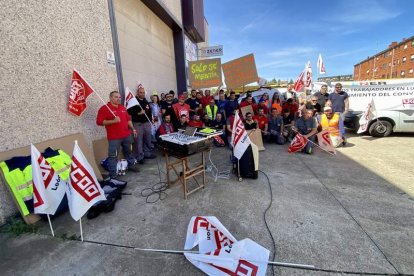 Los trabajadores de Zener, en huelga. MÁZ