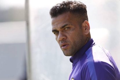 Dani Alves en su etapa como futbolista del Barcelona. ALEJANDRO GARCÍA