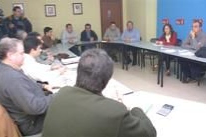 José Giménez se reunió ayer con cargos políticos del PSOE en la comarca del Bierzo