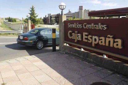 La presunta estafadora urdió toda la trama cuando trabajaba en los servicios centrales de la Caja en el Alto del Portillo.