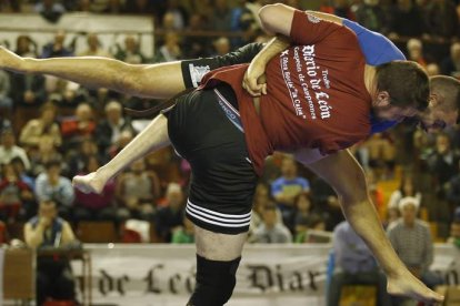 Abel Isaí Cabero se imponía en la final de pesados a Bulnes y conseguía la justa recompensa de los Campeones en su temporada de adaptación al bajo peso en el superior.