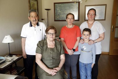 Luis Fernández, Mari Carmen Santos, Marta María, Martín y Beatriz.