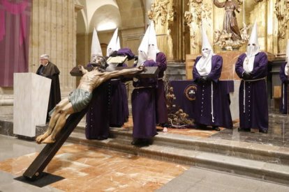 Viacrucis leonés cantado. MARCIANO PÉREZ