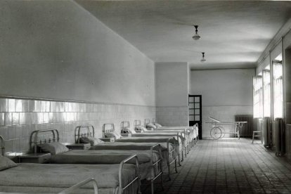 Imagen de la sala de estancia de un hospital minero. DL