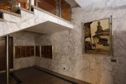 Interior del portal situado en la calle Páramo, con una vista de la iglesia de Santa Ana como fue durante siglos.