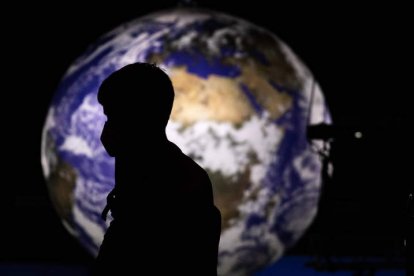 Más de 5.000 objetos de más de un metro flotan en el espacio. epa