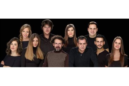 Foto de familia de los protagonistas de ‘Feelgood’, que se estrena el 27 de marzo en Ponferrada y un día después en León.