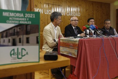 Presentación de la memoria de la Asociación Leonesa de Caridad, ayer en la casa de la Plaza de Puerta Obispo. FERNANDO OTERO