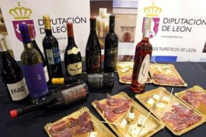 La Gastroteca acogió la cata de vinos Tierra de León y Bierzo, la cecina y el queso de Valdeón.