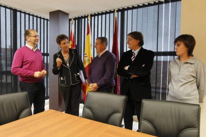 Teodoro Martínez y María Teresa Pérez Vázquez, durante la visita a Villadangos.