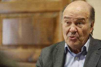 El presidente del Consejo de Colegios de Médicos de Castilla y León, José Luis Díaz Villarig. RAMIRO