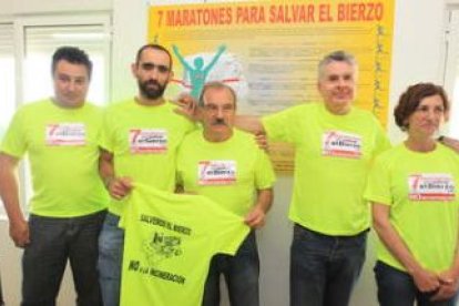 Miguel Basurco, José Luis Prada y representantes de colectivos integrantes de la plataforma