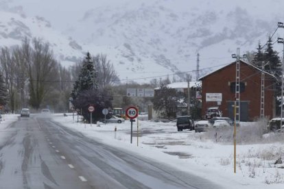 Los acceso al puerto de Pajares tras la nevada caída durante los primeros días del mes de noviembre.