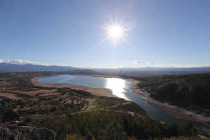 El embalse de Bárcena, próximo al lugar donde perdió la vida la mujer arrollada por su coche.