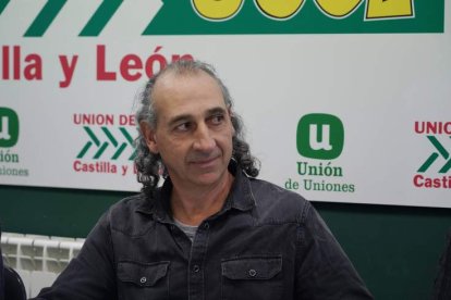 González Palacín, ayer en la rueda de prensa. RUBÉN CACHO