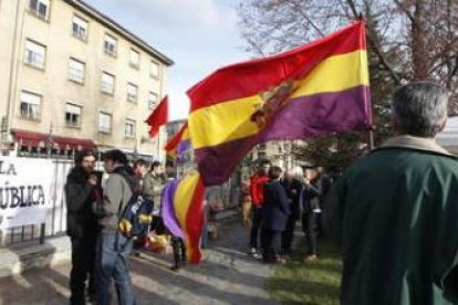 En la concentración por la II República participaron colectivos de izquierdas y organizaciones repub