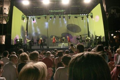 La leonesa orquesta San Francisco durante una de sus actuaciones, en una imagen de archivo.