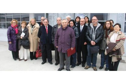 Los representantes de la veintena de asociaciones participantes en la lentejada solidaria, ayer en los bajos de El Toralín.