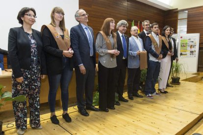 La ceremonia se celebró en el salón de la escuela. FERNANDO OTERO