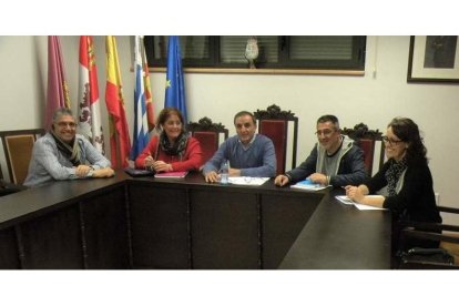 El Pleno tuvo lugar ayer en el Ayuntamiento. SUÁREZ