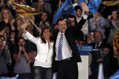 Rajoy, junto a  Alicia Sánchez-Camacho, en el mitin de campaña electoral celebrado en L’Hospitalet de Llobregat.