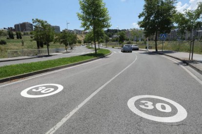 Señalización pintada hace unos días en la avenida del Bierzo de Ponferrada. L. DE LA MATA