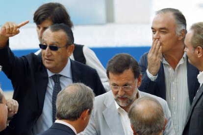 Rajoy, junto a Alberto Fabra, González Pons y Carlos Fabra en el acto de clausura.