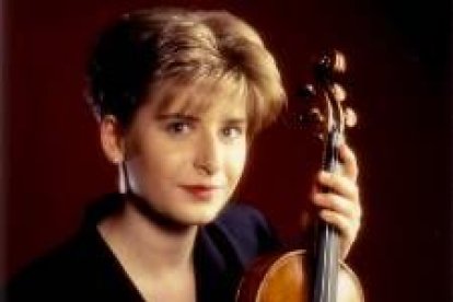 La violinista Katrin Scholz, que actuará esta noche de solista junto a la Filarmónica de Frankfurt