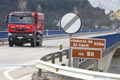 Vista parcial de la carretera Nacional 120 en el puente antes de llegar a la Barosa. L. DE LA MATA