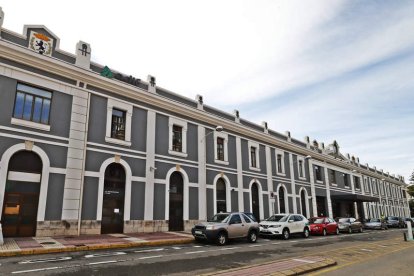 La antigua estación de tren de León, también en obras. RAMIRO