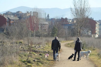 El paseo del río formará parte del plan de actuaciones contempladas en el proyecto. L. DE LA MATA