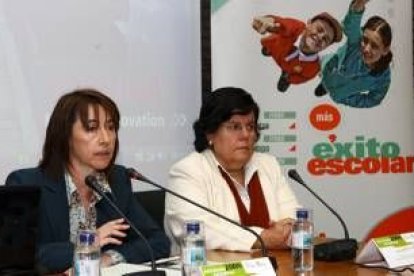 Pilar González y Mercedes Fernández, ayer en la presentación del curso