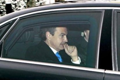 Zapatero viajó ayer a Zúrich para defender la candidatura para el Mundial de Fútbol.