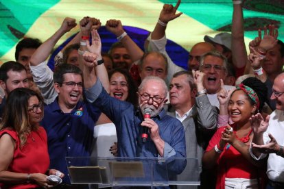 El expresidente brasileño Luiz Inácio Lula da Silva pronuncia un discurso tras su triunfo en la segunda vuelta de las elecciones, en Sao Paulo SEBASTIAO MOREIRA