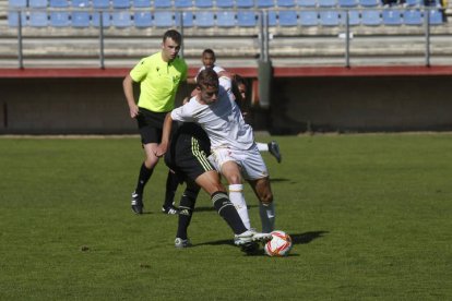 Partido de fútbol de división de honor juvenil Cultural Leonesa - Real Madrid. F. Otero Perandones.