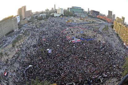 Miles de egipcios se manifiestan en El Cairo en un acto celebrado el pasado 23 de diciembre.