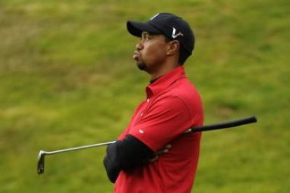 Tiger Woods se desespera tras verse superado por Graeme McDowell.