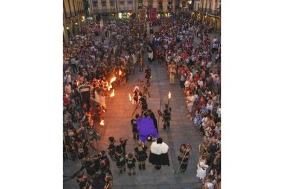 La plaza mayor de Astorga se rinde a romanos y astures.