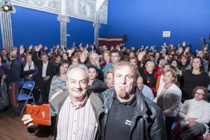 El público que ayer asistió al teatro participó en la autofoto por las 25.000 entradas vendidas