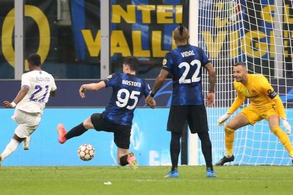 El madridista Rodrygo Goes dio el triunfo a los blancos en los compases finales tras un buen pase de Camavinga. MATTEO BAZZI