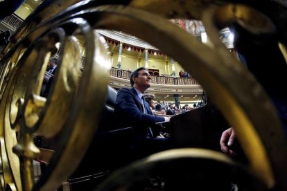 El candidato a la Presidencia del Gobierno, Pedro Sánchez, este domingo en el Congreso de los Diputados al comienzo de la segunda jornada del debate de su investidura. JUAN CARLOS HIDALGO